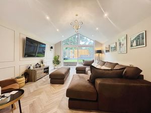 Lounge- click for photo gallery